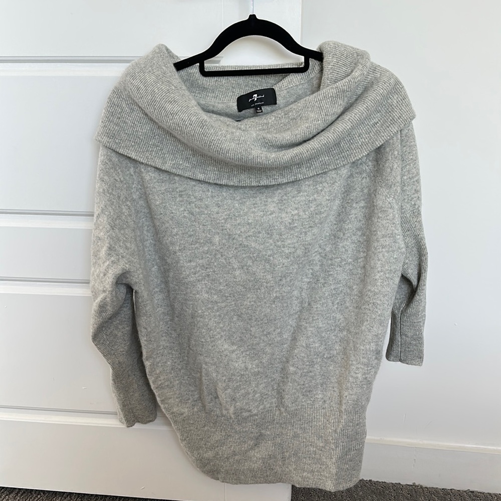 Cashmere grey sweater